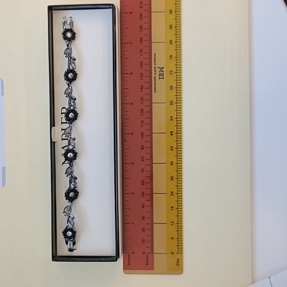 NAPIER FASHION JEWELRY 8" BRACELET - Picture 5 of 9